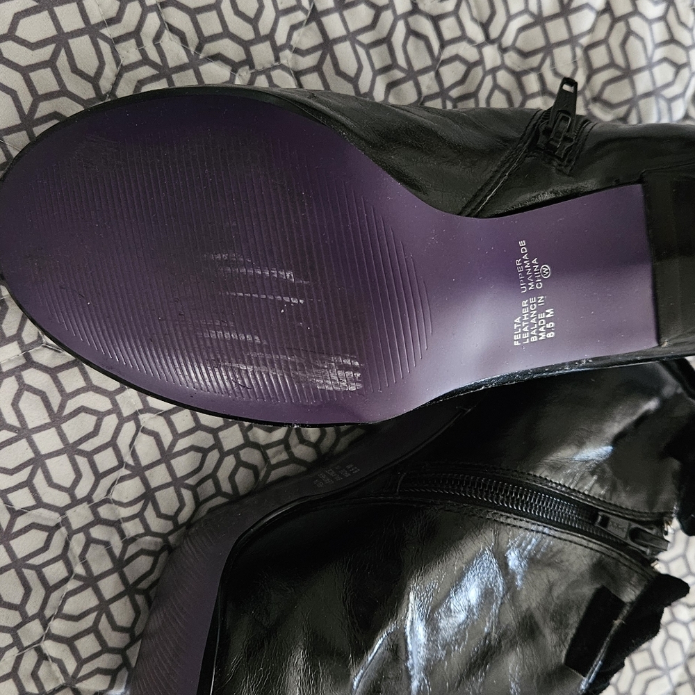 Kenzie, black patent leather bootie. Size 8.5 M - Picture 4 of 6